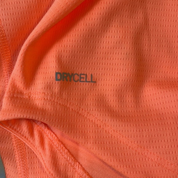 Puma drycell workout tank with center back dart racerback and drops at btm Sz M - Picture 5 of 6